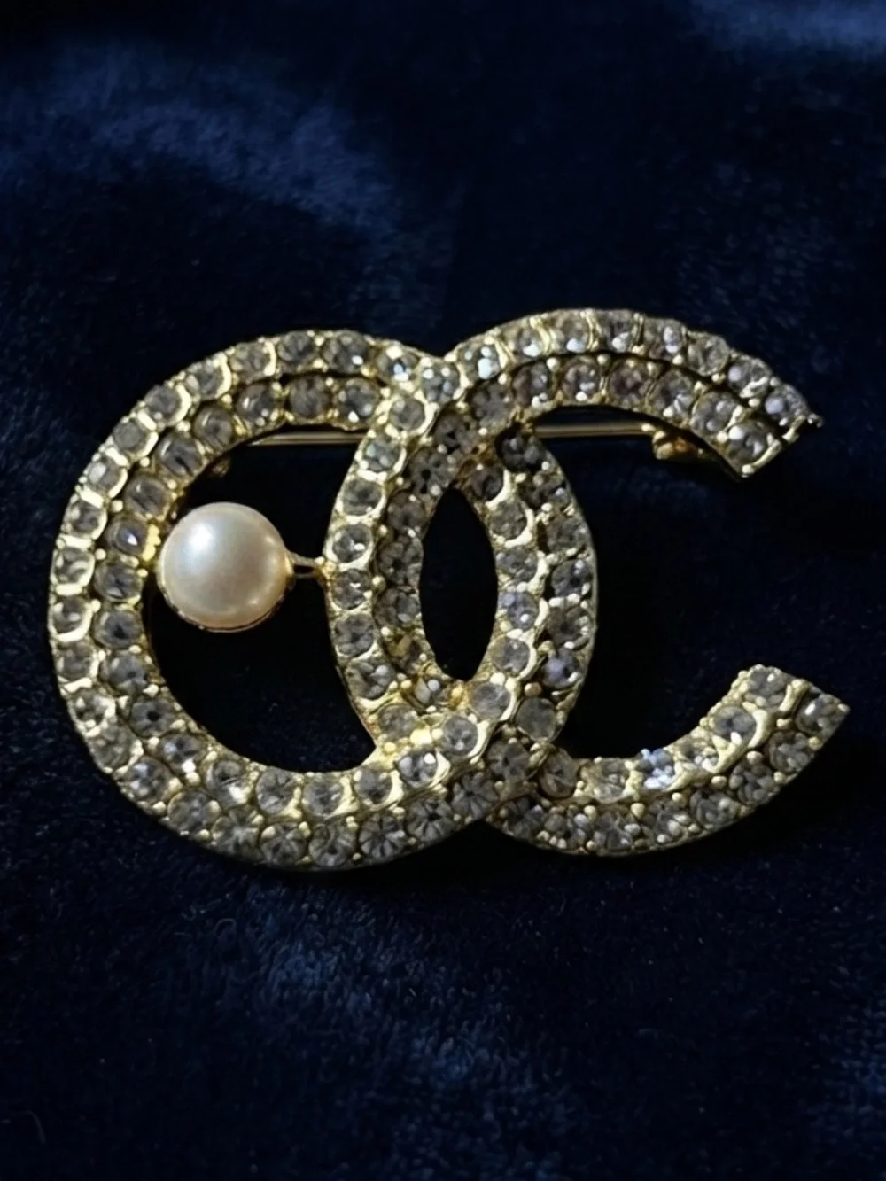 Gold Tone Crystal Rhinestone Interlocking Letter C Brooch with Pearl